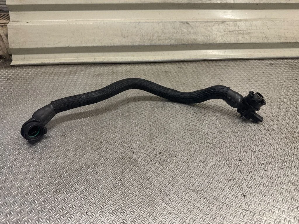 Engine coolant pipe/hose
