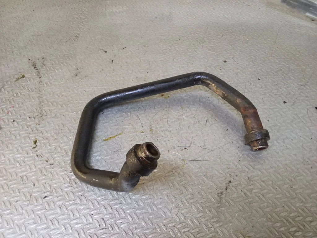 Engine coolant pipe/hose
