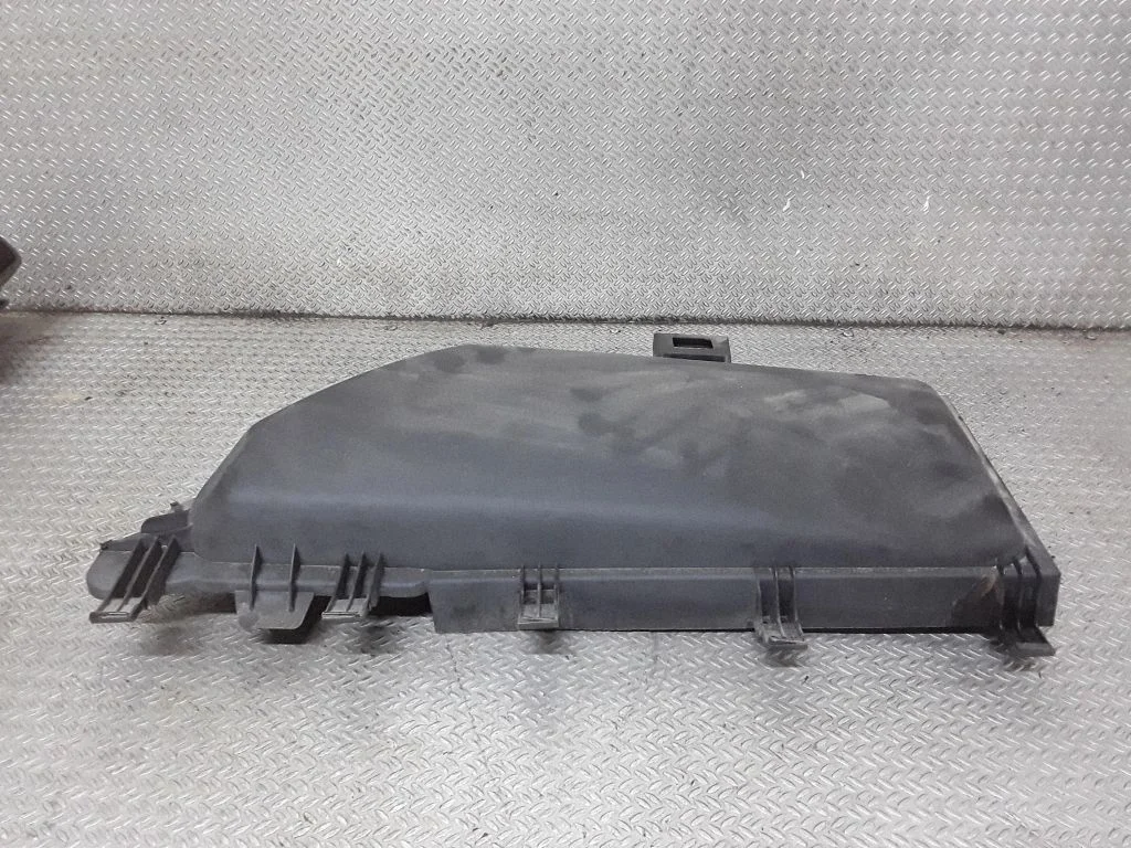 Pokrywa filtra kabinowego – BMW Seria 5 E60 E61 (2004-2010)