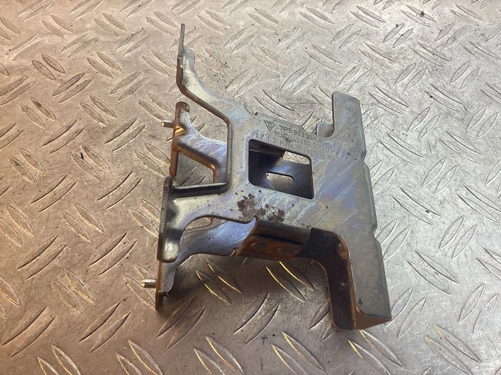 Other center console (tunnel) element 7p5863254A