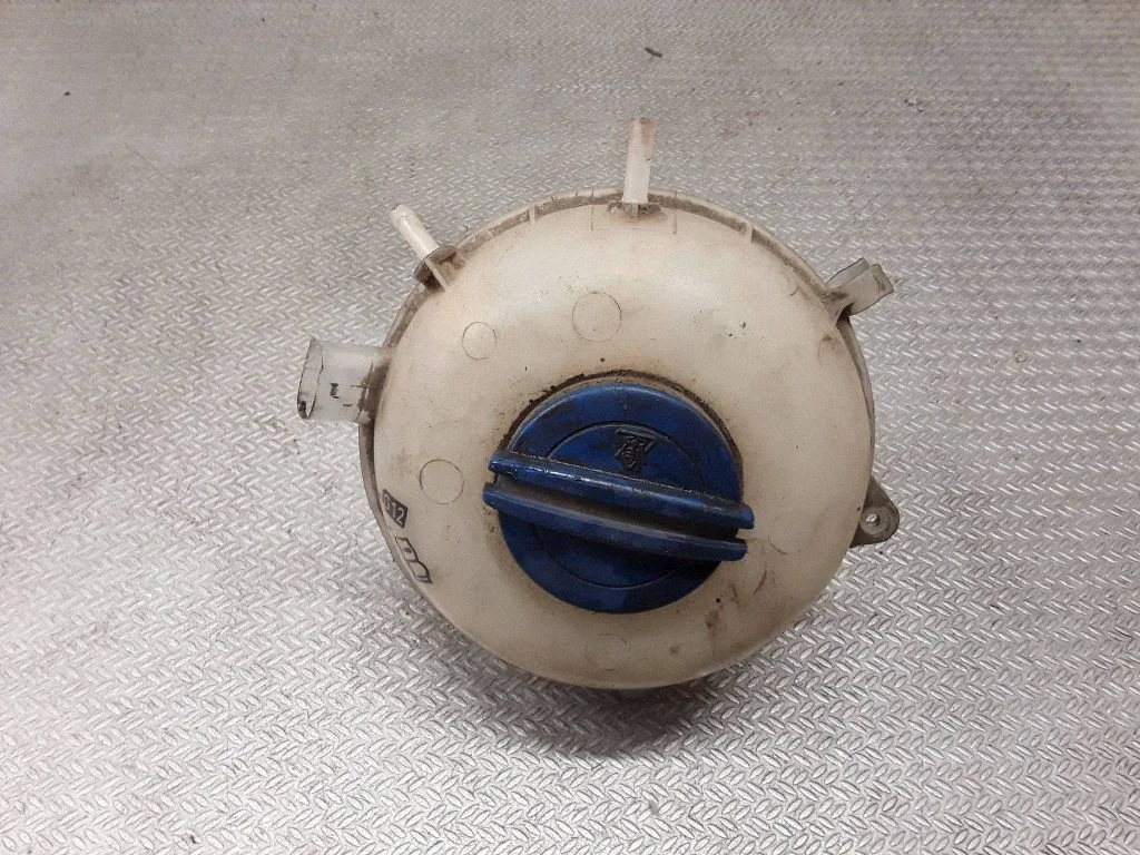 Coolant expansion tank/reservoir