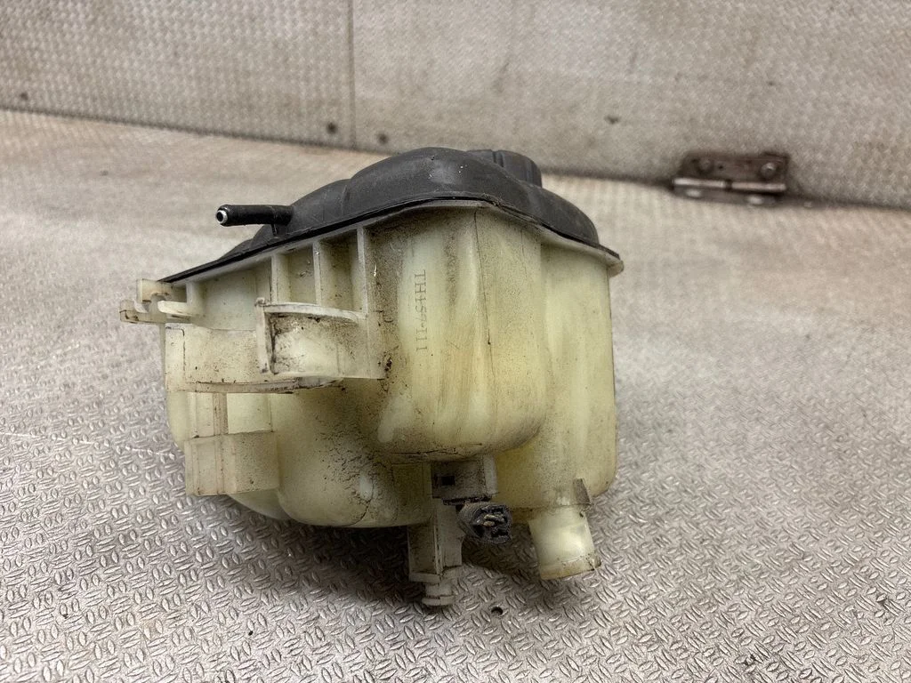 Coolant expansion tank/reservoir