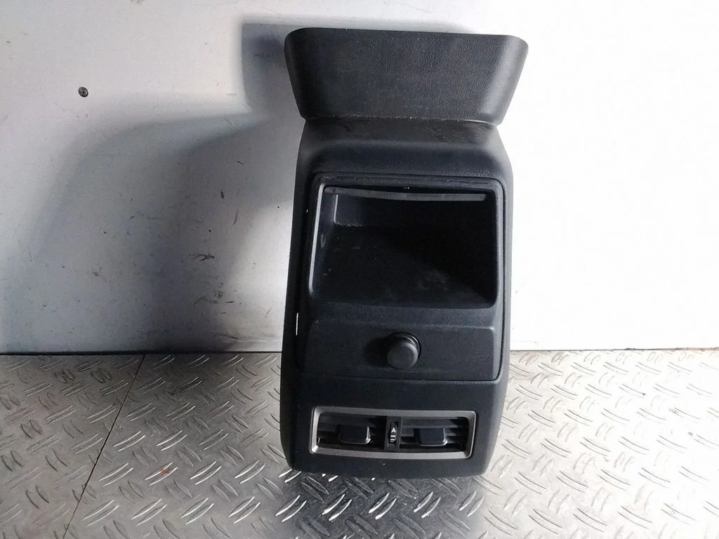 Other center console (tunnel) element – Lexus RX 450H (2016-)