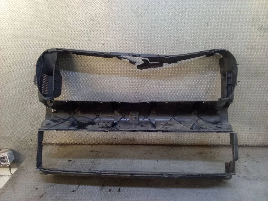 Radiator cooling fan shroud 22793115