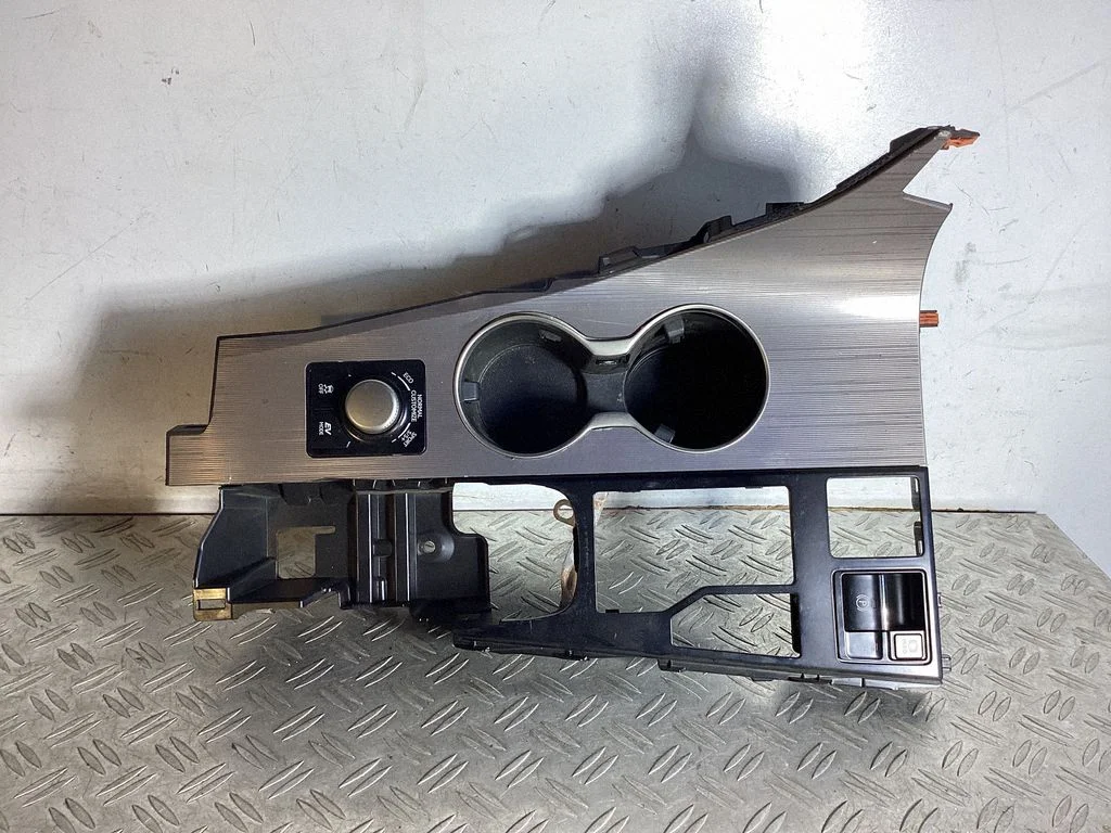 Other center console (tunnel) element – Lexus RX 450H (2016-)