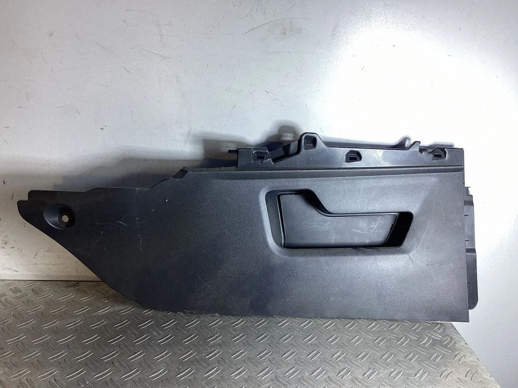 Other center console (tunnel) element – Lexus RX 450H (2016-)