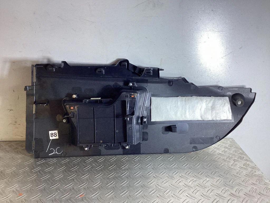 Other center console (tunnel) element – Lexus RX 450H (2016-)