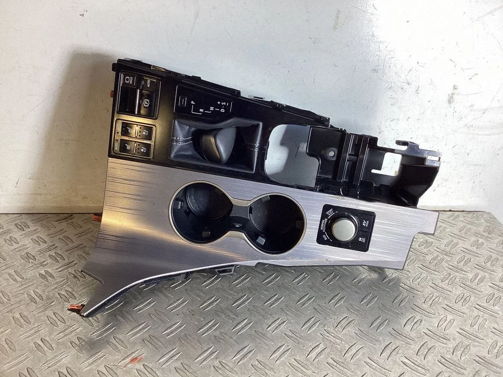 Other center console (tunnel) element – Lexus RX 450H (2016-)