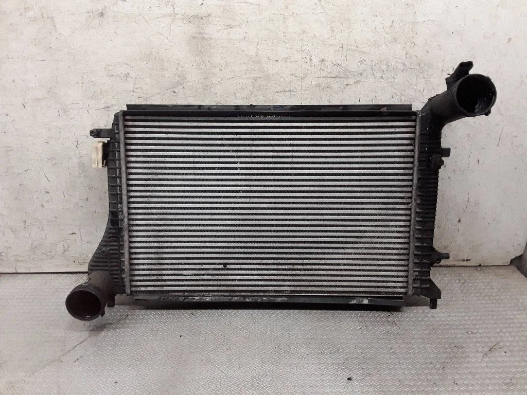 Starpdzesētāja (interkūlera) radiators