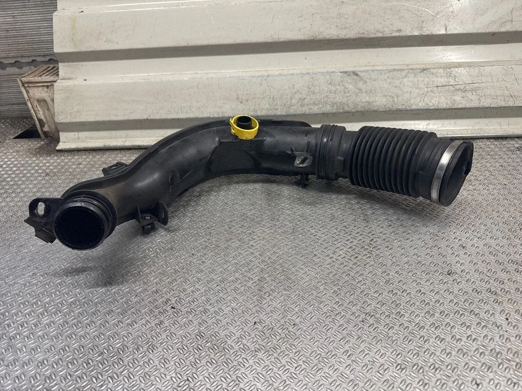 Intercooler hose/pipe M06021A152