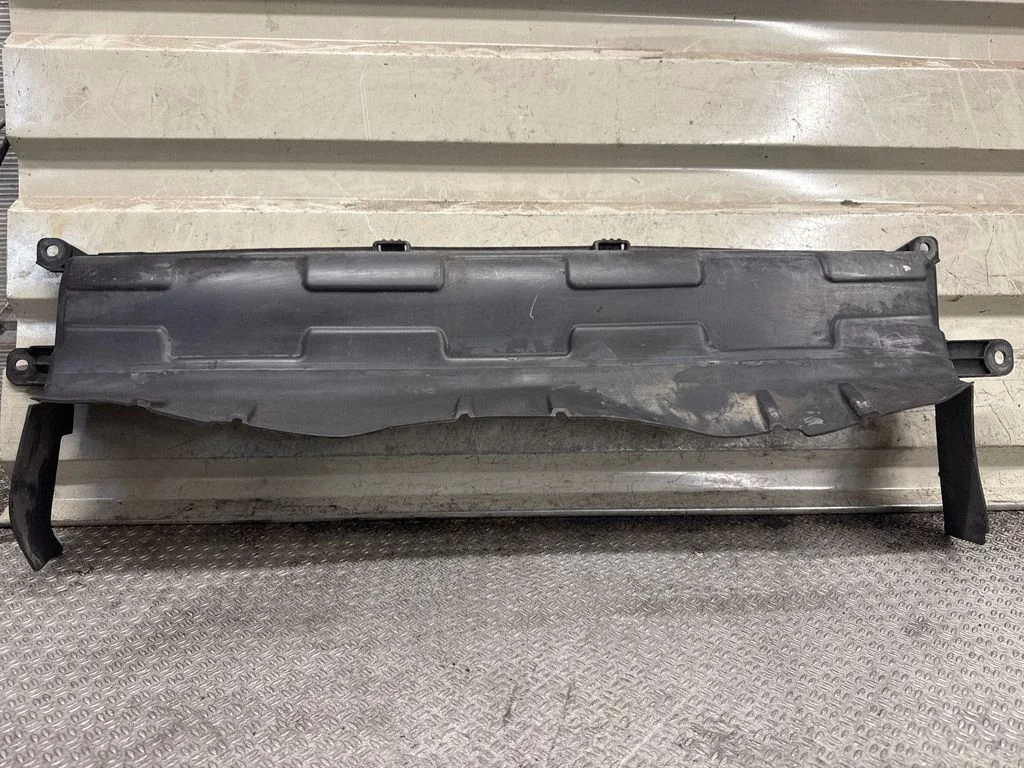 Intercooler air guide/duct channel 42532807
