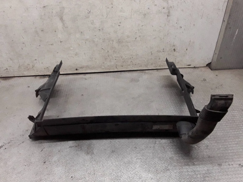 Intercooler air guide/duct channel 214760027R