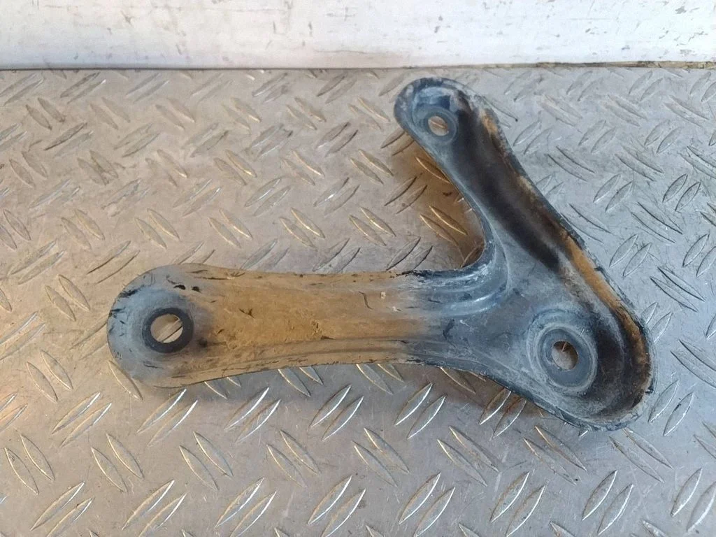 Other front suspension part – Toyota RAV 4 (XA40) (2012-2018)