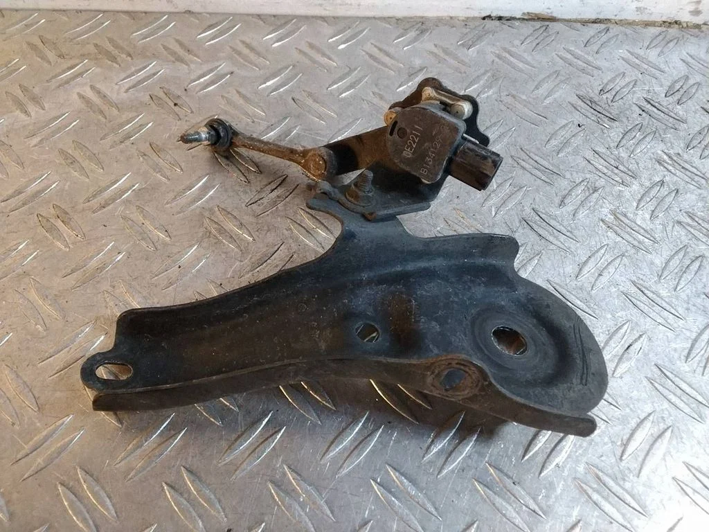 Other front suspension part – Toyota RAV 4 (XA50) (2018-)
