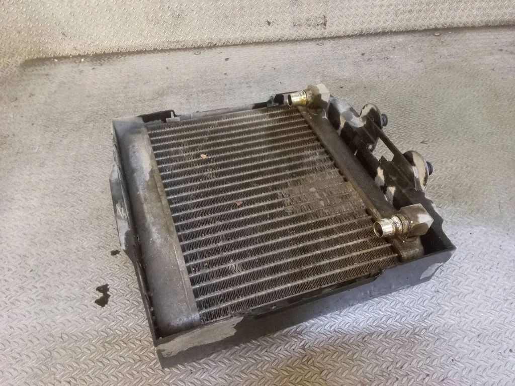 Engine oil radiator 1721757254203
