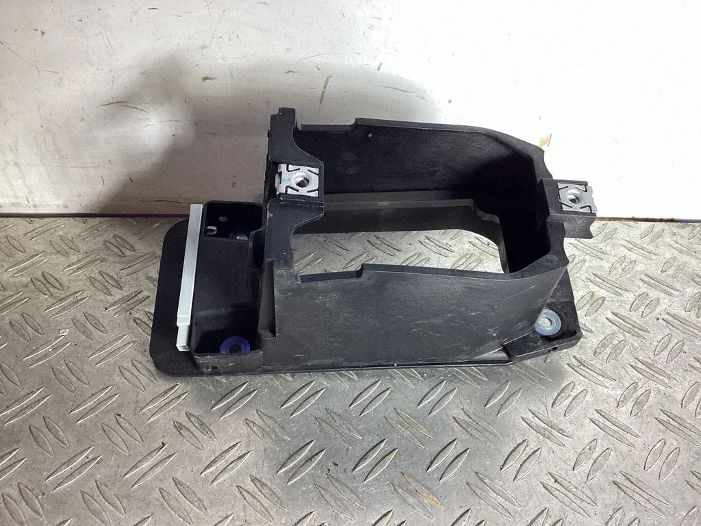 Other center console (tunnel) element – Volkswagen Tiguan Allspace (2017-)