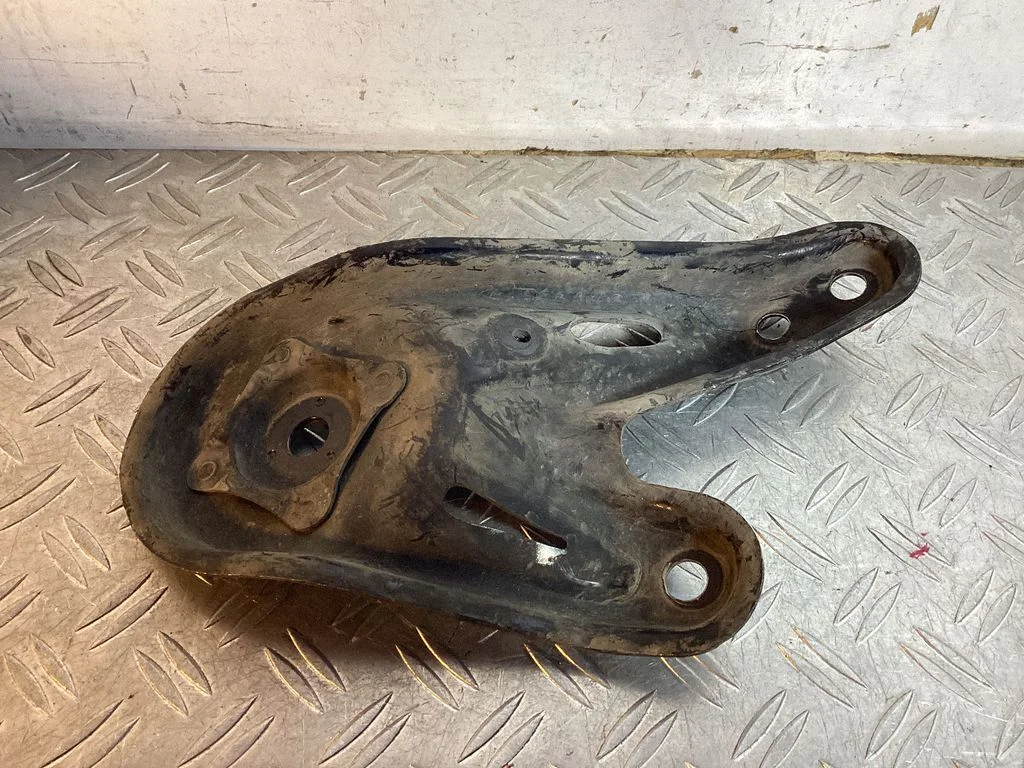 Other front suspension part – Lexus RX 450H (2016-)