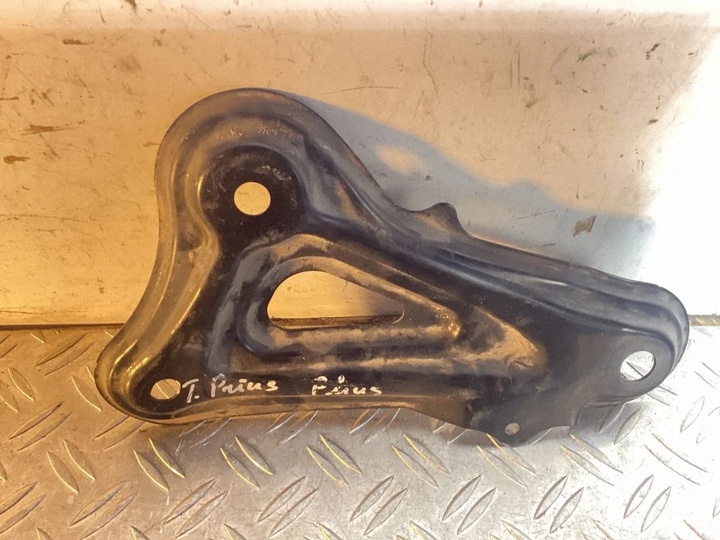 Other front suspension part – Toyota Prius+ (ZVW40) (2011-2018)