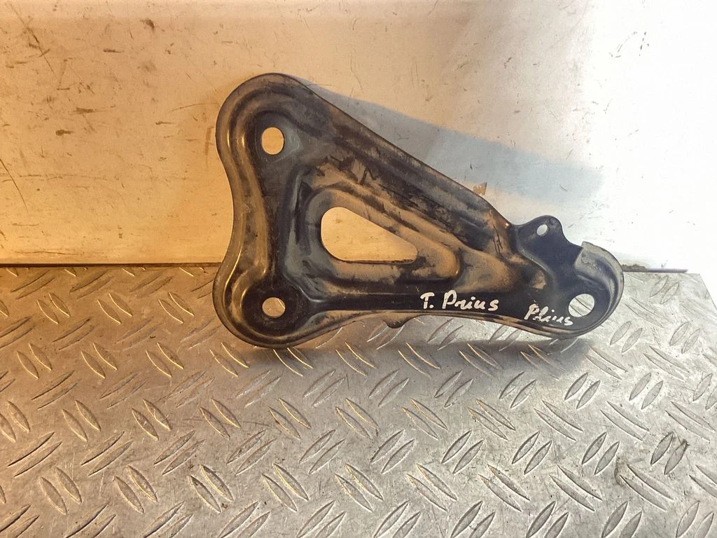 Other front suspension part – Toyota Prius+ (ZVW40) (2011-2018)