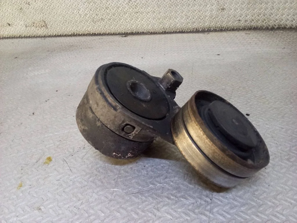Generator/alternator belt tensioner 077903133G