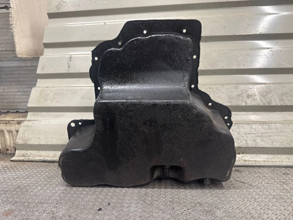 Oil sump A6420100528