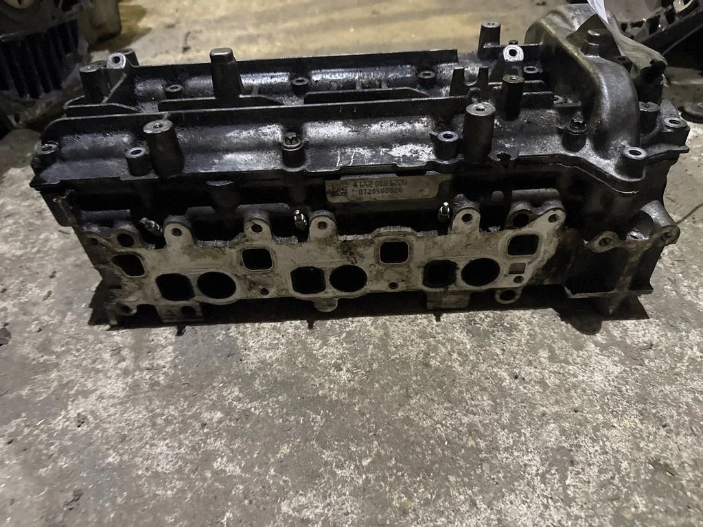 Engine head A6420106720