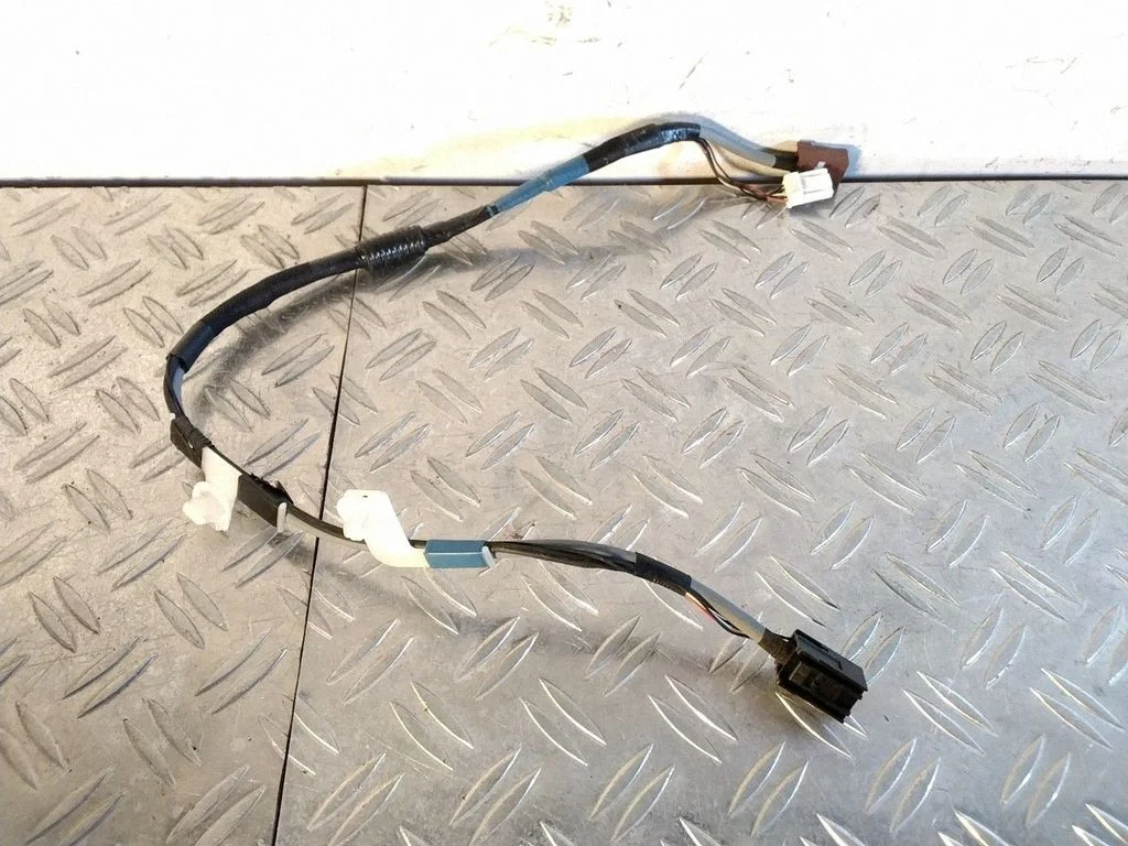 Muud juhtmed / juhtmestik – Toyota Land Cruiser (J200) (2008-)