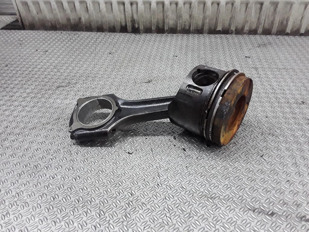 Piston – Mercedes-Benz Vito Viano W639 (2003-2014)