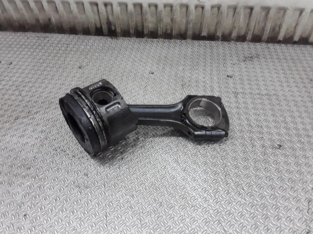Piston – Mercedes-Benz Vito Viano W639 (2003-2014)