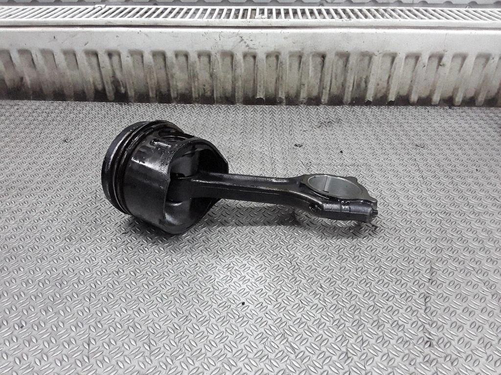 Piston – Mercedes-Benz Vito Viano W639 (2003-2014)