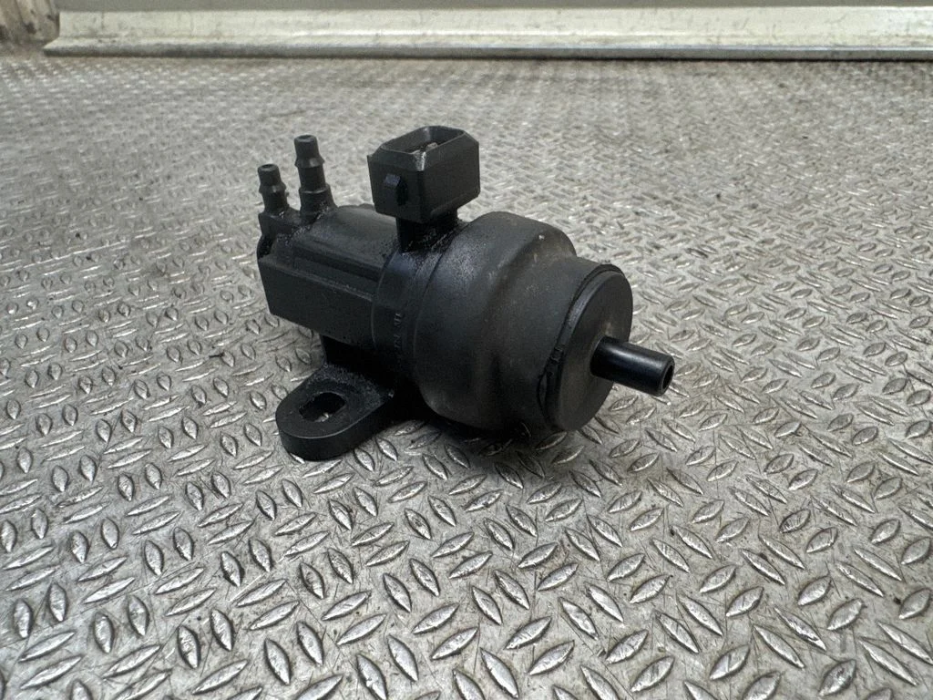 Turbo solenoid valve YC1Q9E882