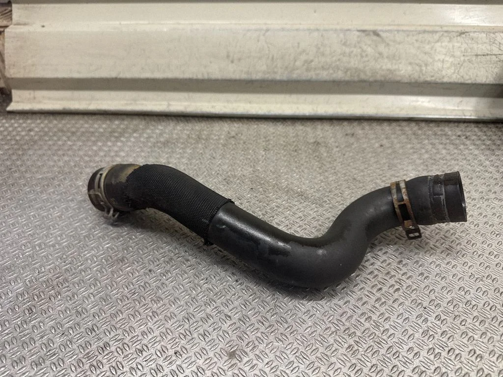 Coolant pipe/hose