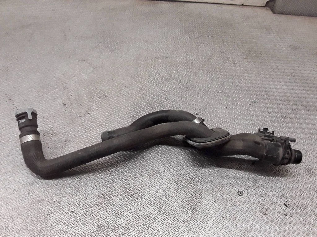 Coolant pipe/hose