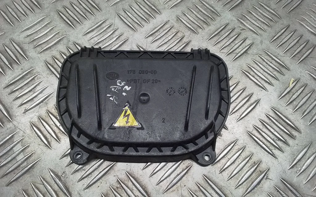 Headlight/headlamp dust cover 17606000