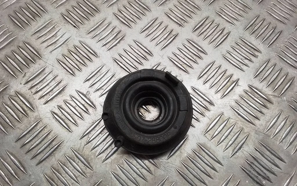 Esitule tolmukate 90728800 – Mitsubishi Lancer (1993-1996)