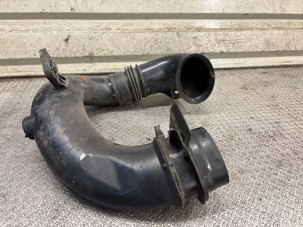 Air intake duct part 9682360380