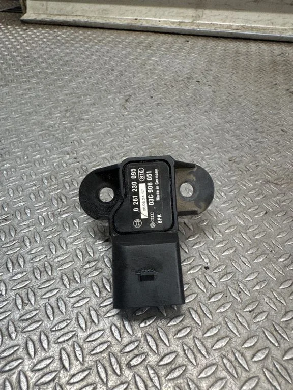 Air pressure sensor 0261230095