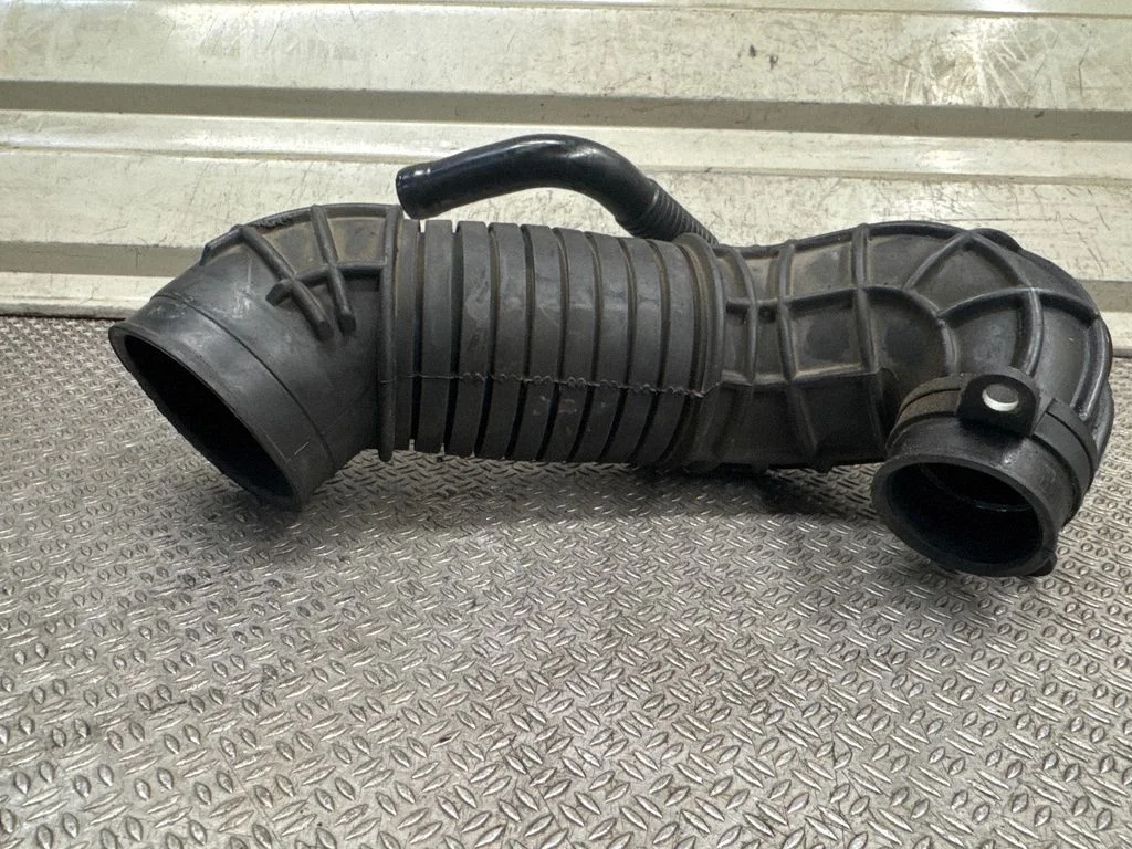 Turbo air intake inlet pipe/hose 8E0129615J