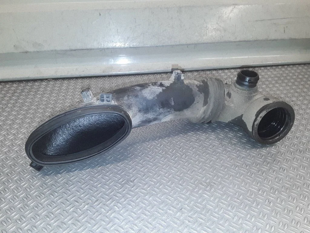 Air intake hose/pipe 7785066