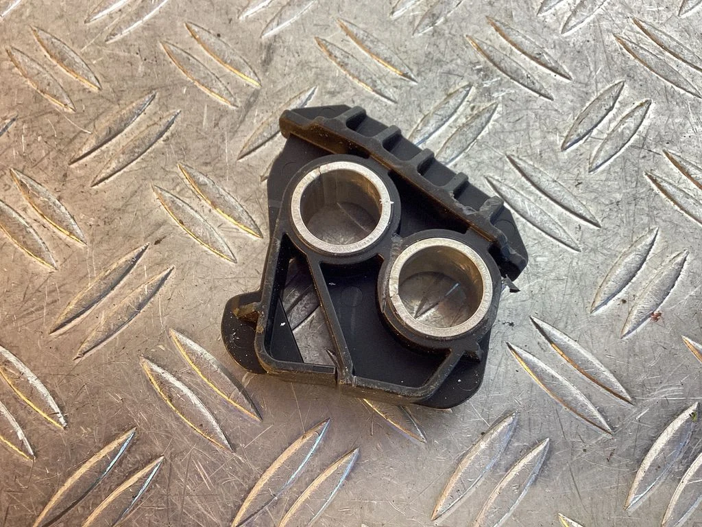 Radiator mount bracket – Mercedes-Benz C-Class W205 (2014-2021)