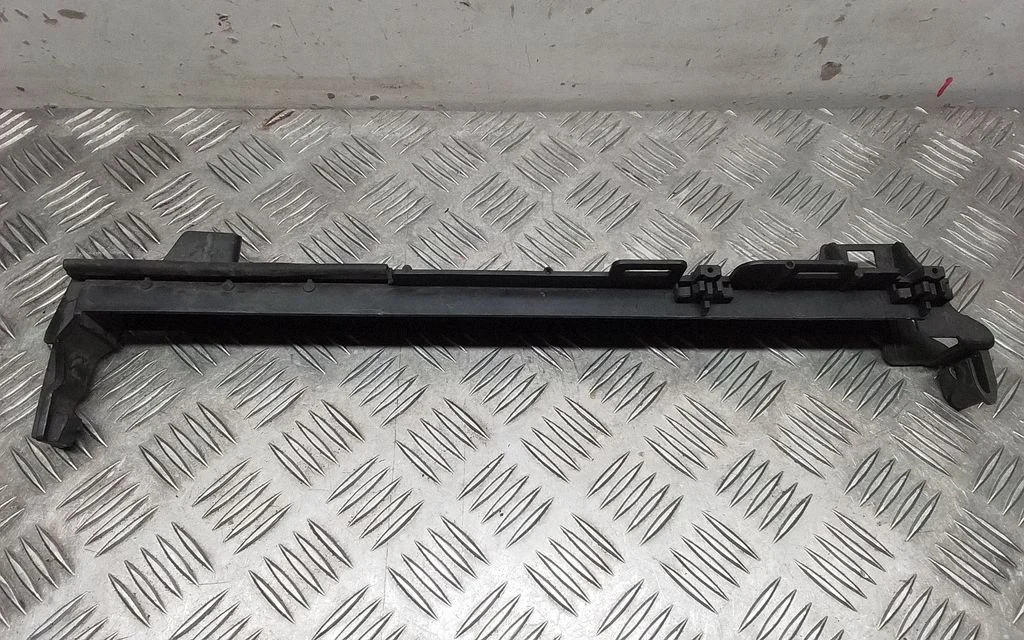 Radiator mount bracket – Mercedes-Benz E-Class W212 (2009-2016)