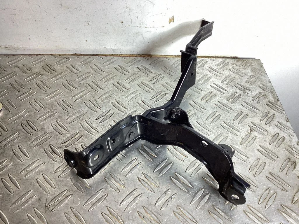 Radiator mount bracket – Lexus NX (2021-)