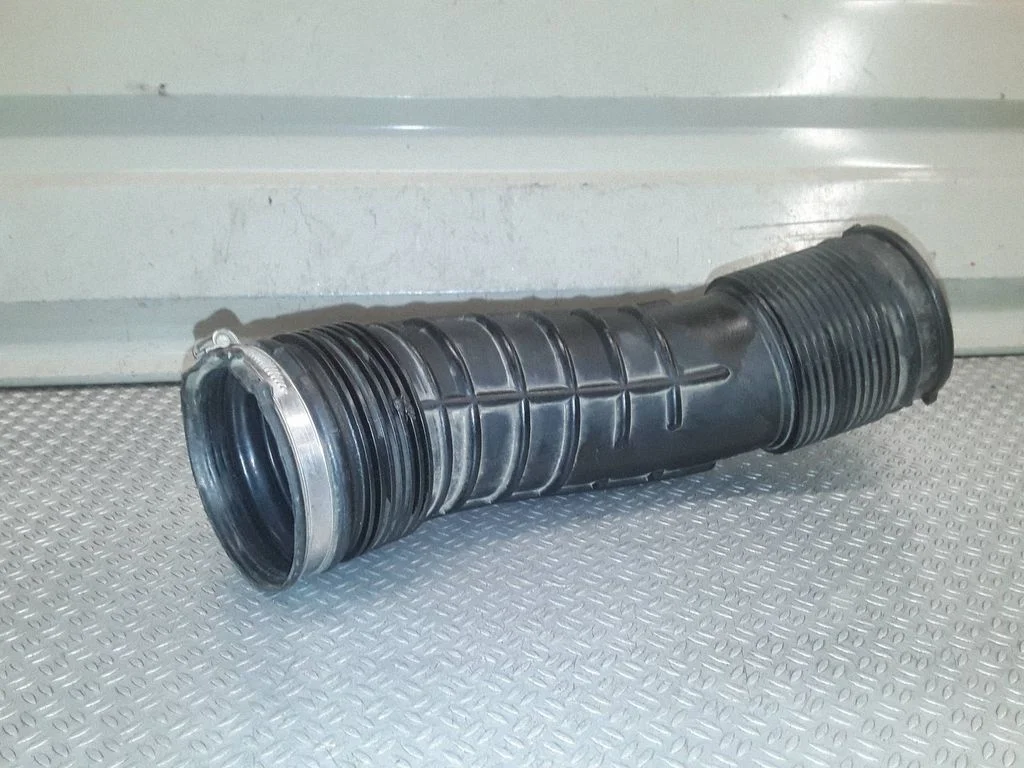 Air intake hose/pipe 68980500