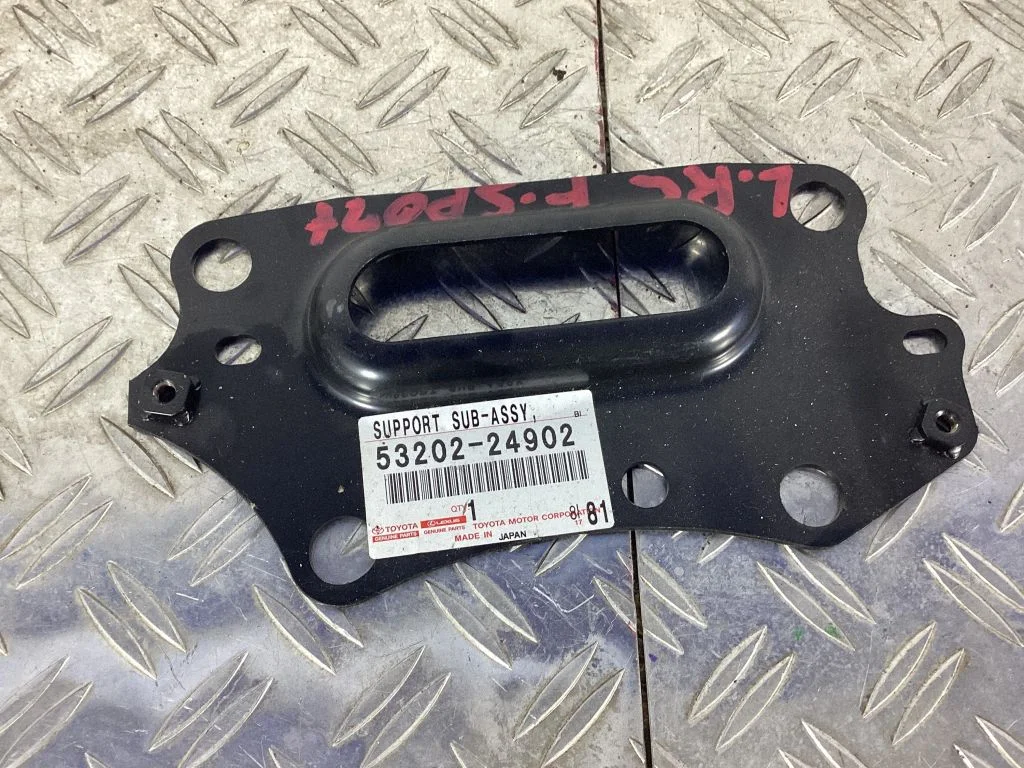 Radiator mount bracket – Lexus RC (2014-)