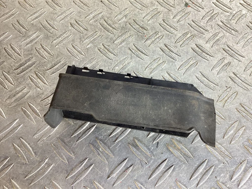 Radiator mount bracket – BMW 6 Series F06 Gran coupe (2012-2018)
