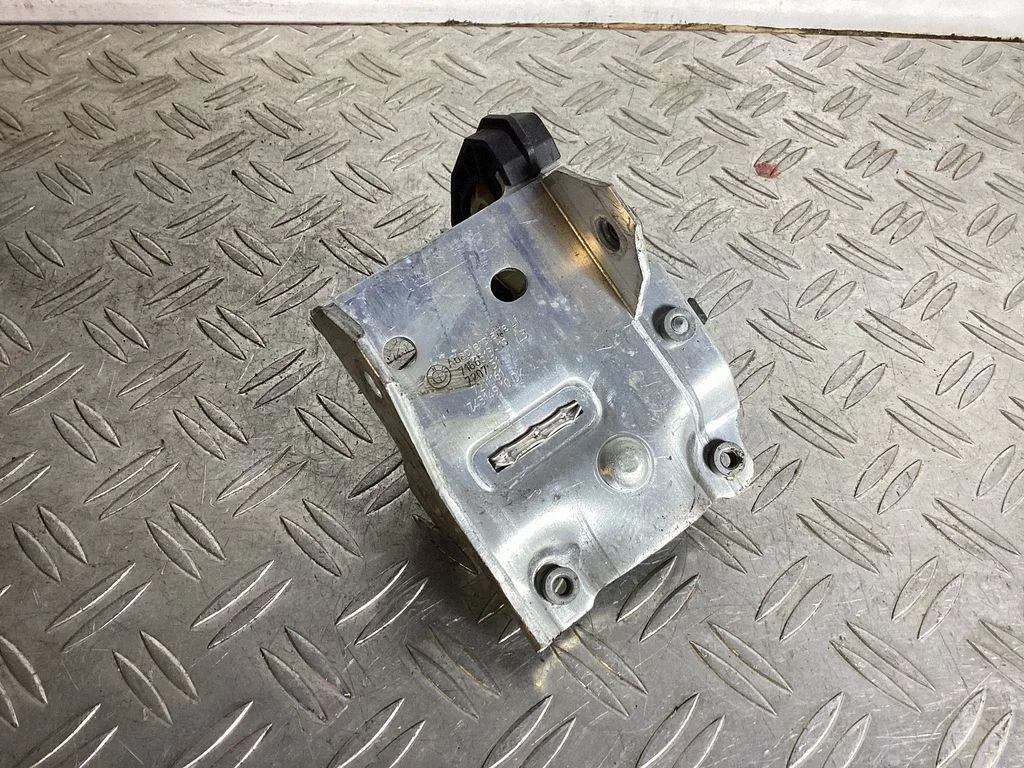 Radiator mount bracket – BMW 6 Series F06 Gran coupe (2012-2018)