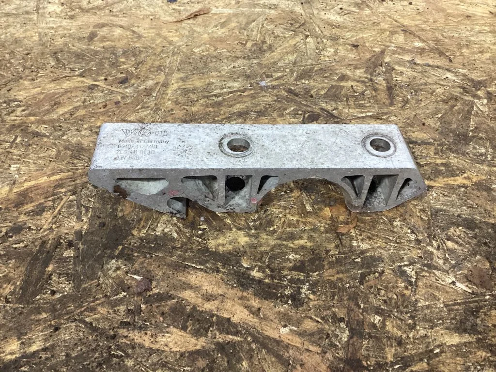 Sway bar bush bracket, front – Porsche Cayenne (92A) (2010-2017)