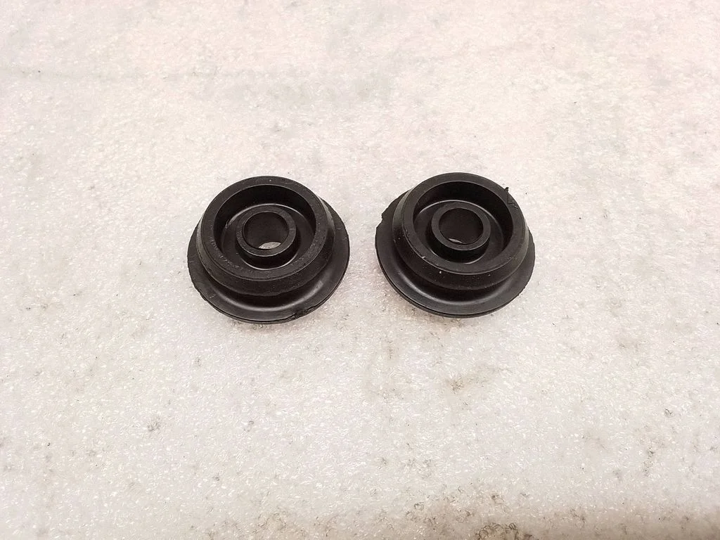 Radiator mount bracket – Lexus RX XU10 (1997-2003)