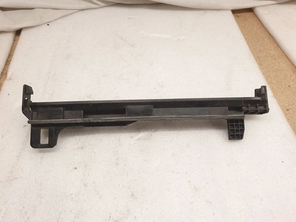 Radiator mount bracket – Mercedes-Benz E-Class W212 (2009-2016)