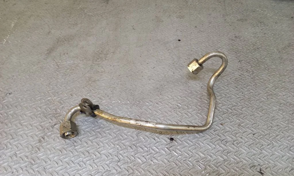 Fuel line pipe 06J127501L